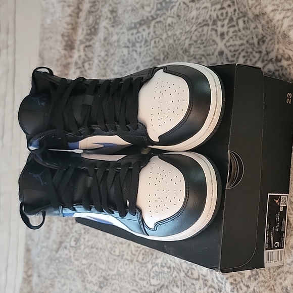 Boys youth Air Jordan 1 MID - Picture 8 of 9